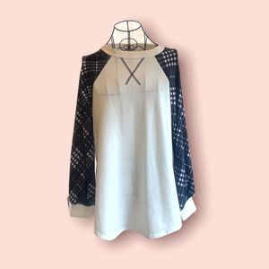 Crew neck long sleeve knit pullover sweater size medium